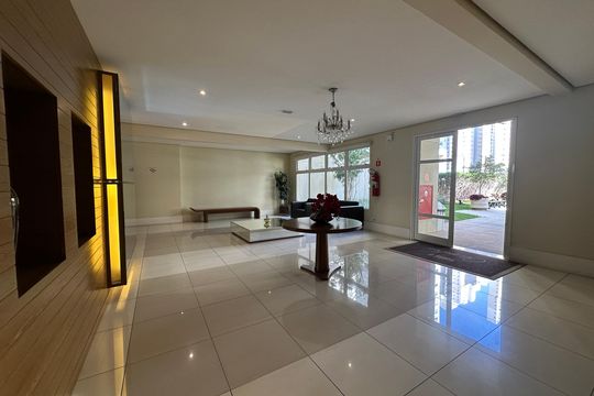 Hall de entrada de apartamento para alugar com 2 quartos, 68m² em Jardim Tupanci, Barueri