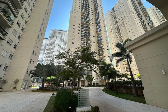 Fachada de apartamento para alugar com 2 quartos, 68m² em Jardim Tupanci, Barueri
