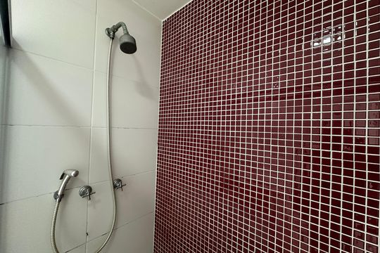 Banheiro da Suíte de apartamento para alugar com 2 quartos, 68m² em Jardim Tupanci, Barueri