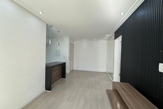 Sala de apartamento para alugar com 2 quartos, 68m² em Jardim Tupanci, Barueri