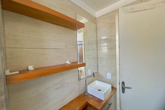 Banheiro de apartamento para alugar com 2 quartos, 47m² em Jardim Silvestre, Guarulhos