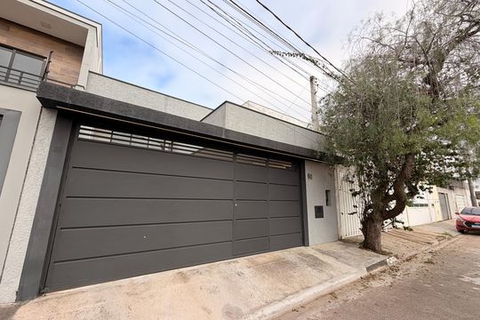 Fachada de casa à venda com 3 quartos, 149m² em Jardim Marambaia Ii, Jundiaí
