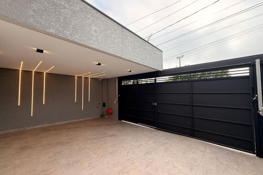 Garagem  de casa à venda com 3 quartos, 149m² em Jardim Marambaia Ii, Jundiaí