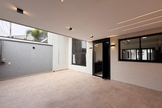 Garagem  de casa à venda com 3 quartos, 149m² em Jardim Marambaia Ii, Jundiaí