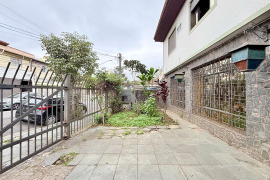 Garagem  de casa à venda com 4 quartos, 225m² em Parque Colonial, São Paulo