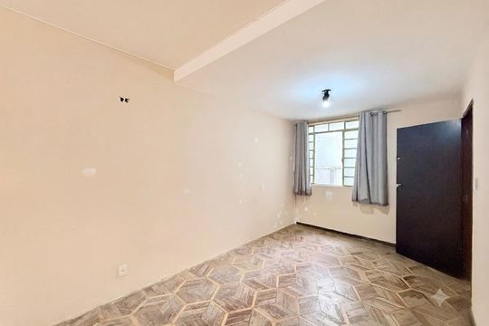 Sala de casa à venda com 4 quartos, 225m² em Parque Colonial, São Paulo