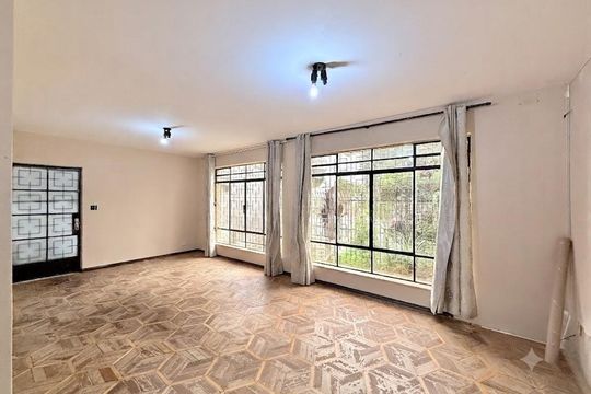 Sala de casa à venda com 4 quartos, 225m² em Parque Colonial, São Paulo