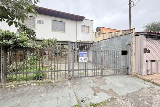 Fachada  de casa à venda com 4 quartos, 225m² em Parque Colonial, São Paulo