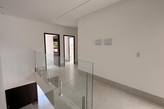 Corredor de casa à venda com 3 quartos, 190m² em Jardim América, Goiânia