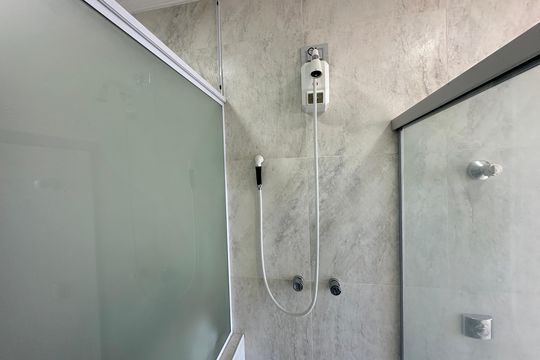 Banheiro de apartamento para alugar com 1 quarto, 74m² em Itararé, São Vicente