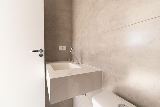 Banheiro de kitnet/studio à venda com 1 quarto, 28m² em Guabirotuba, Curitiba
