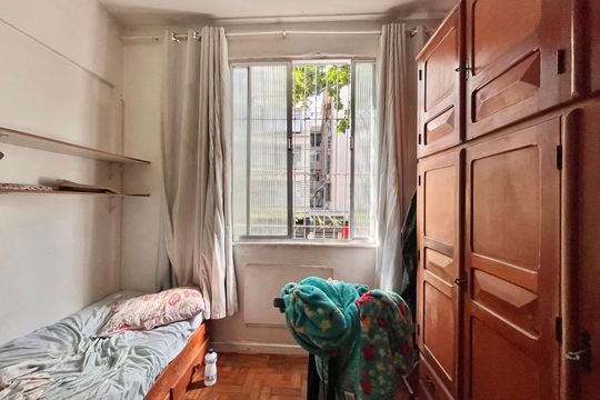 Quarto 1 de apartamento à venda com 2 quartos, 78m² em Copacabana, Rio de Janeiro