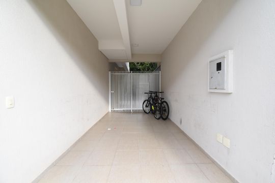 Garagem de casa de condomínio à venda com 3 quartos, 130m² em Barreirinha, Curitiba