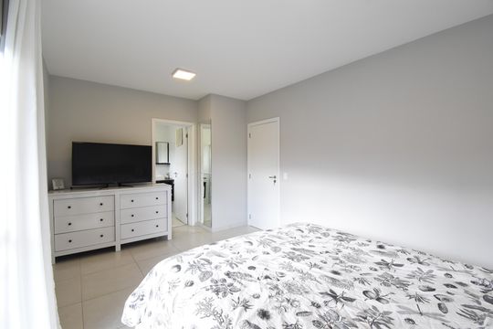 Suíte de casa de condomínio à venda com 3 quartos, 130m² em Barreirinha, Curitiba