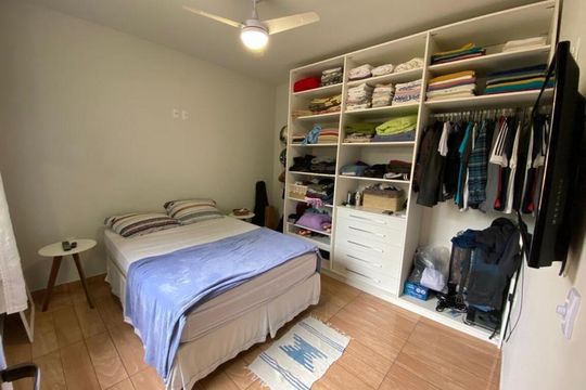 Quarto de casa de condomínio para alugar com 2 quartos, 110m² em Caxito, Maricá