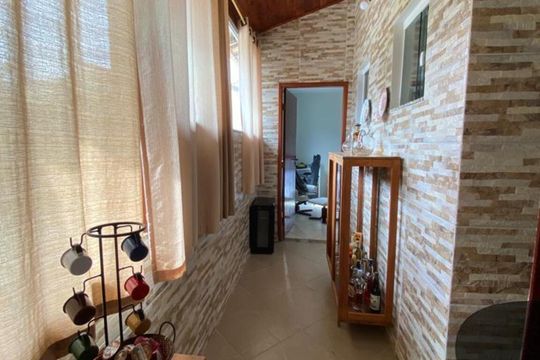 Corredor de casa de condomínio para alugar com 2 quartos, 110m² em Caxito, Maricá