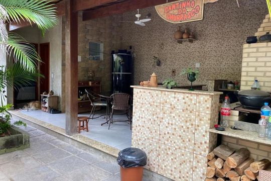 Cozinha de casa de condomínio para alugar com 2 quartos, 110m² em Caxito, Maricá