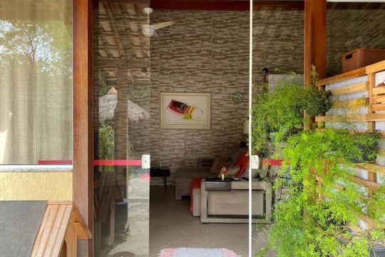 Sala de casa de condomínio para alugar com 2 quartos, 110m² em Caxito, Maricá