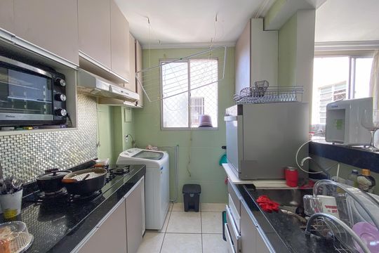 Apartamento à venda com 2 quartos, 45m² em Califórnia, Contagem
