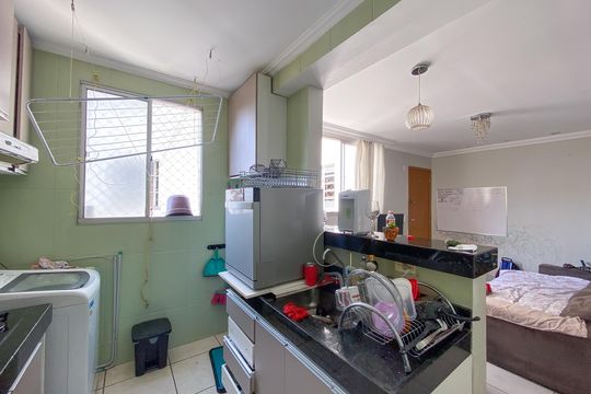 Apartamento à venda com 2 quartos, 45m² em Califórnia, Contagem