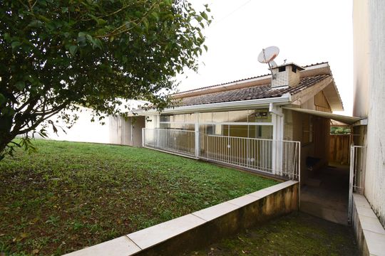 Área externa de casa à venda com 2 quartos, 70m² em Santa Cândida, Curitiba
