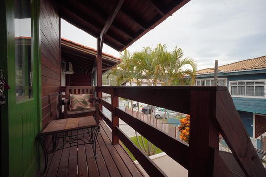 Varanda de kitnet/studio para alugar com 1 quarto, 36m² em Lagoa Pequena, Florianópolis