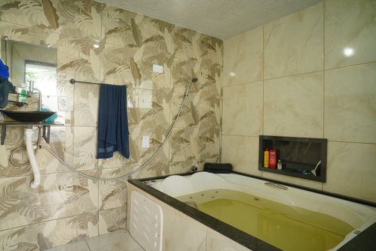 Banheira de casa para alugar com 3 quartos, 480m² em Itaipuaçu, Maricá