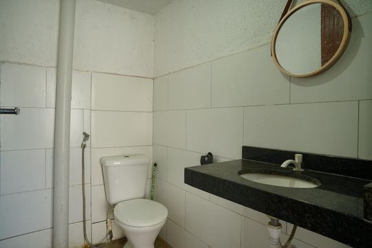 Banheiro de serviço de casa para alugar com 3 quartos, 480m² em Itaipuaçu, Maricá