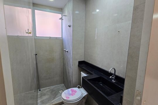 Banheiro de apartamento à venda com 2 quartos, 48m² em Santíssimo, Rio de Janeiro