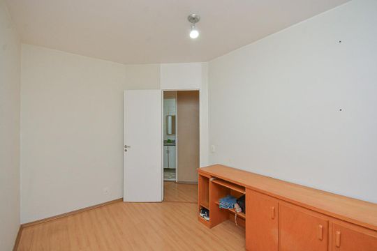 Quarto 2 de apartamento para alugar com 2 quartos, 48m² em Vila Constanca, São Paulo