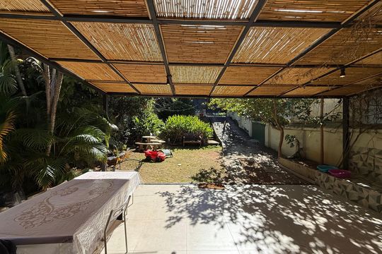Area externa de casa à venda com 2 quartos, 300m² em Santa Tereza, Belo Horizonte