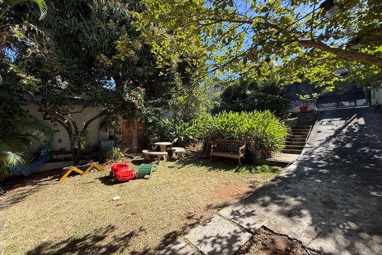 Área externa de casa à venda com 2 quartos, 300m² em Santa Tereza, Belo Horizonte