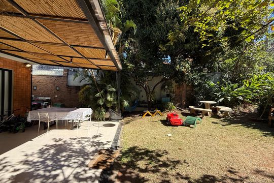 Area externa de casa à venda com 2 quartos, 300m² em Santa Tereza, Belo Horizonte