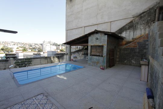 Piscina de casa à venda com 3 quartos, 260m² em Salgado Filho, Belo Horizonte