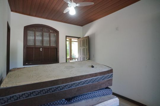 Quarto 2 de casa à venda com 4 quartos, 450m² em Engenho do Mato, Niterói