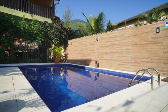 Piscina de casa à venda com 4 quartos, 450m² em Engenho do Mato, Niterói