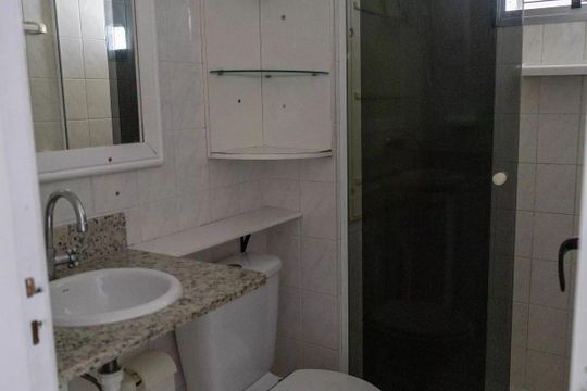Banheiro de apartamento à venda com 2 quartos, 49m² em Vila Arriete, São Paulo