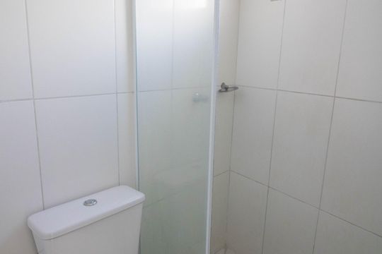 Banheiro social de casa para alugar com 1 quarto, 40m² em Jardim Peri, São Paulo
