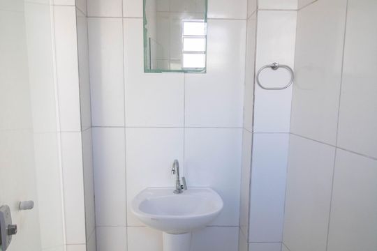 Banheiro social de casa para alugar com 1 quarto, 40m² em Jardim Peri, São Paulo