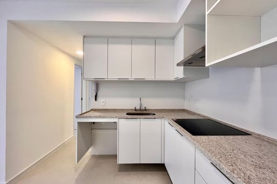 Cozinha de apartamento para alugar com 2 quartos, 68m² em Gávea, Rio de Janeiro