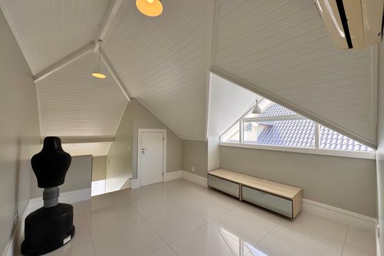 Salão  de casa de condomínio à venda com 4 quartos, 364m² em Barra da Tijuca, Rio de Janeiro