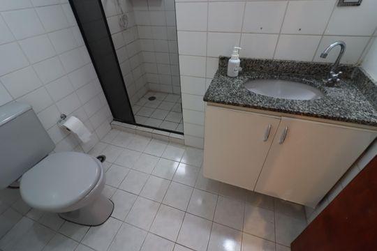 Banheiro de apartamento para alugar com 3 quartos, 70m² em Vila Osasco, Osasco