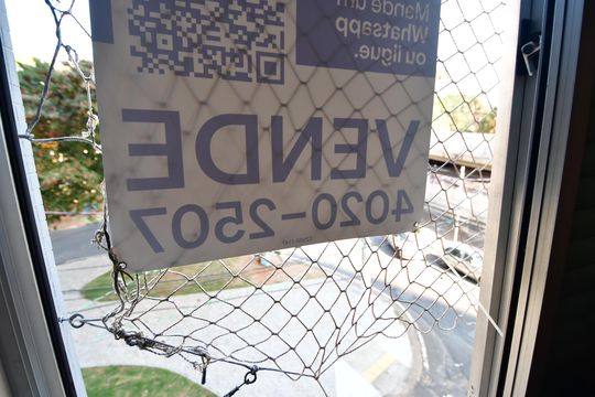 Placa de apartamento à venda com 2 quartos, 80m² em Centro, Campinas