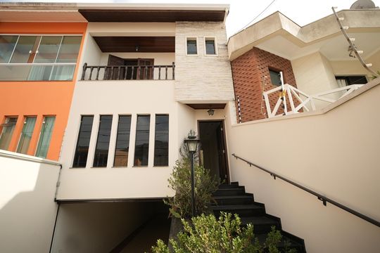 Garagem de casa para alugar com 3 quartos, 242m² em Parque das Nações, Santo André