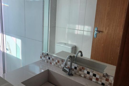 Banheiro social de casa para alugar com 2 quartos, 74m² em Ouro Preto, Belo Horizonte