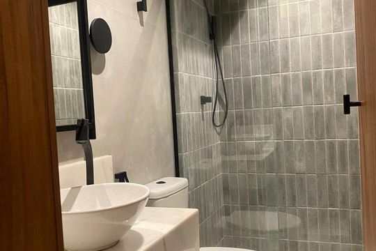 Banheiro de apartamento para alugar com 1 quarto, 21m² em Barra, Salvador