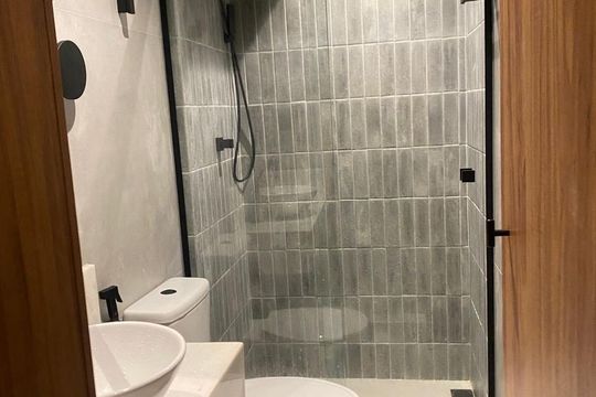 Banheiro de apartamento para alugar com 1 quarto, 21m² em Barra, Salvador