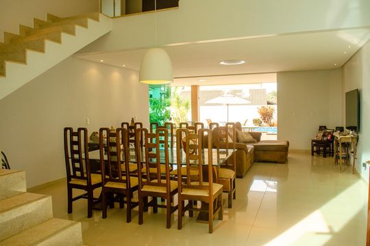 Sala de casa de condomínio à venda com 5 quartos, 280m² em Loteamento Portal do Sol I, Goiânia