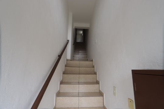 Escada de casa para alugar com 2 quartos, 80m² em Conjunto Promorar Sapopemba, São Paulo