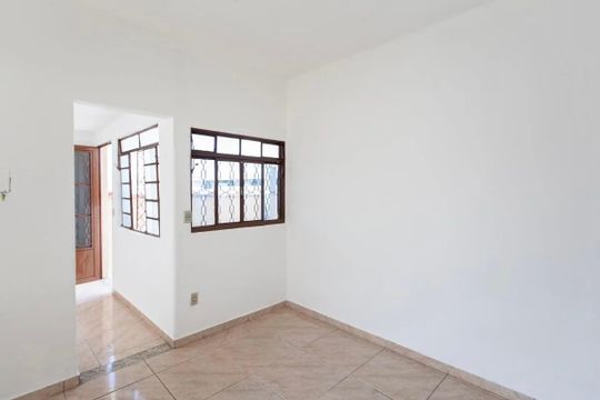 Sala  de casa para alugar com 2 quartos, 80m² em Glória, Belo Horizonte
